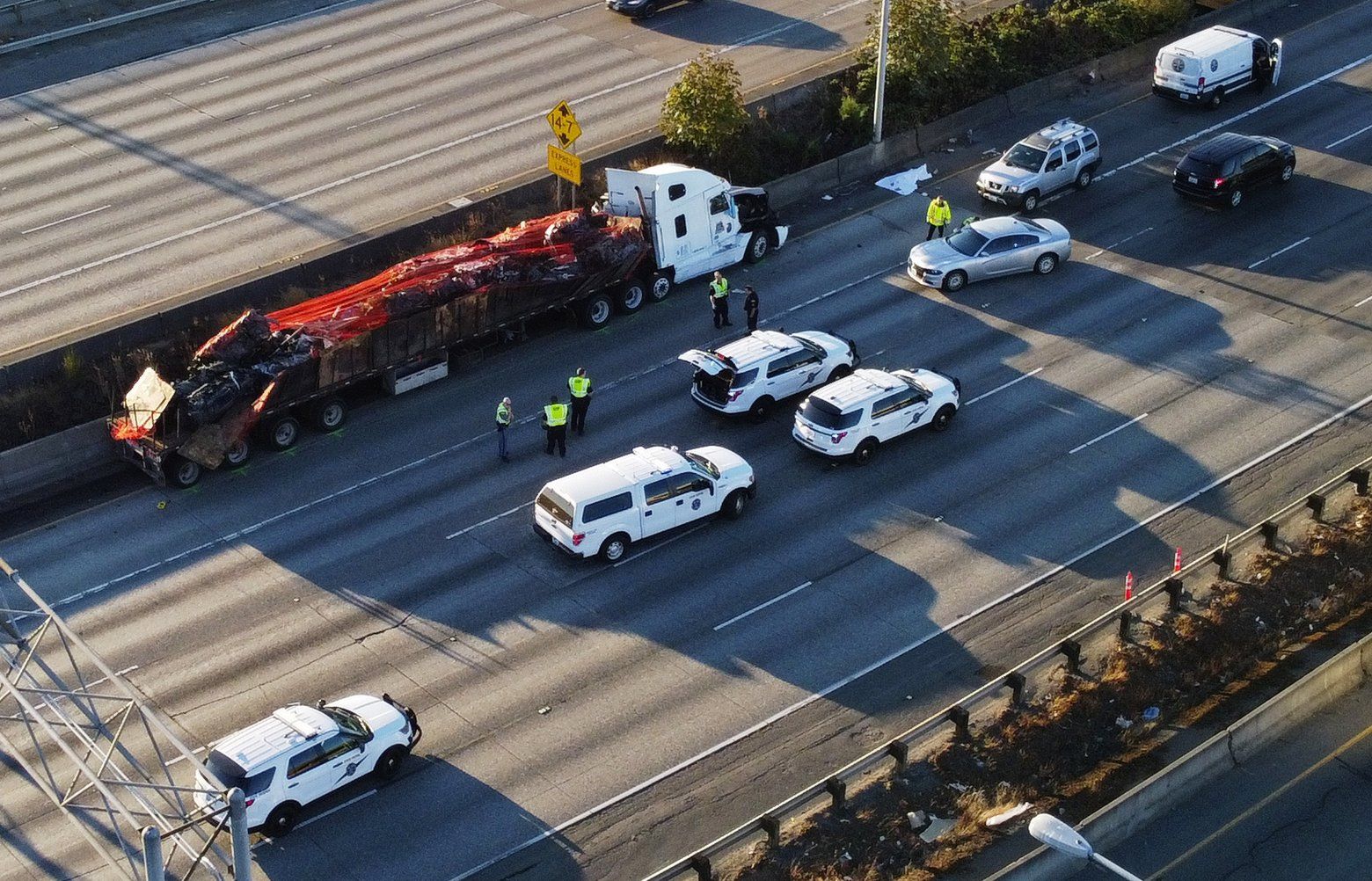 All lanes reopen after fatal crash on southbound I 5 in Seattle