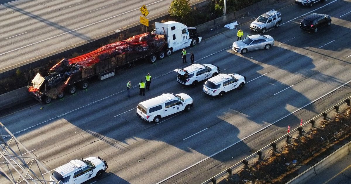 All lanes reopen after fatal crash on southbound I5 in Seattle The