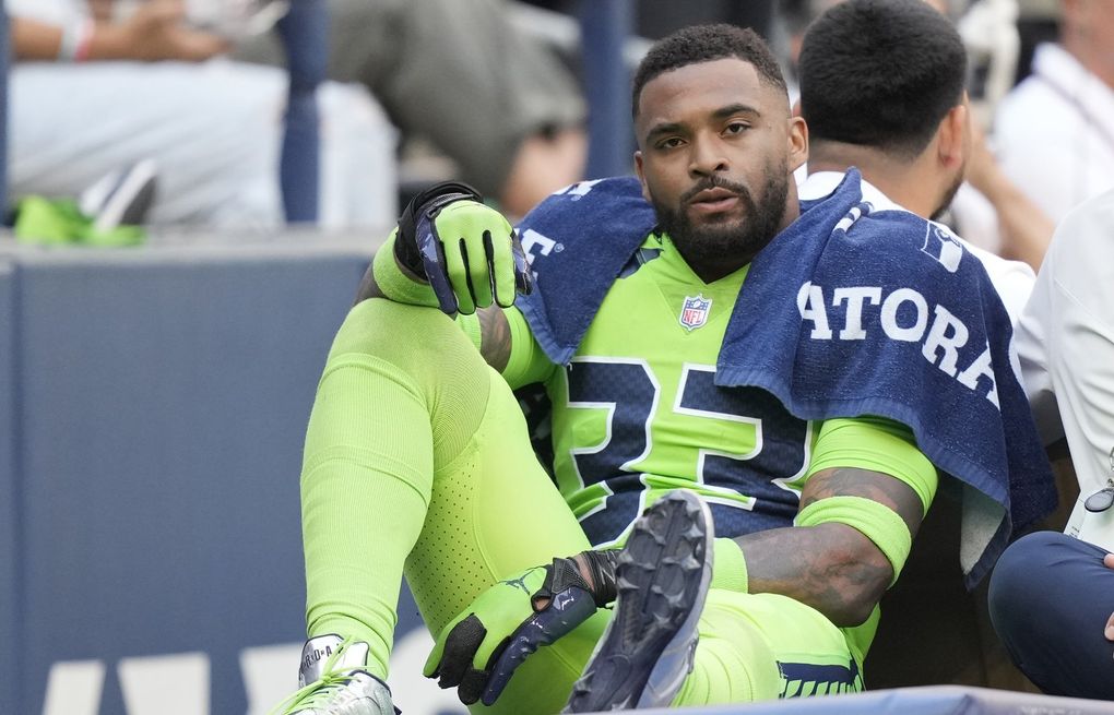 Seahawks safety Jamal Adams suffers serious knee injury vs. Broncos