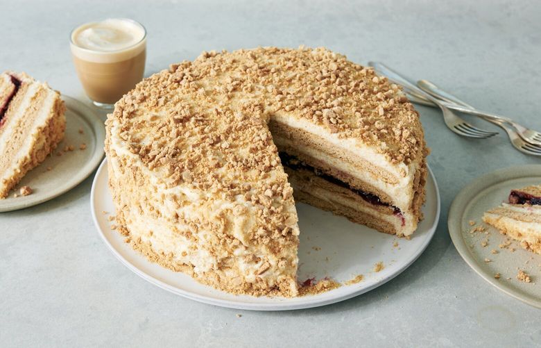 Hungarian honey cake in New York, Aug. 31, 2022. Adapted from a Hungarian Jewish familyâ€™s recipe, this honey cake tastes like an icebox cake with a gingerbread crust. Food styled by Greg Lofts. (David Malosh/The New York Times) XNYT35 XNYT35
