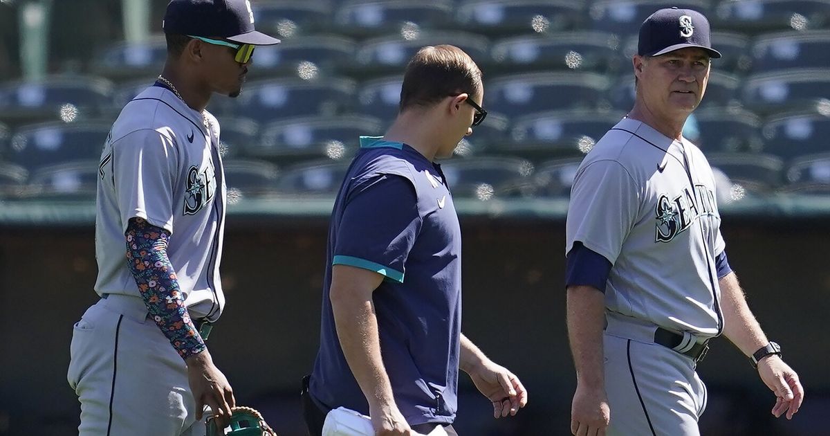 Julio Rodríguez leaves with back tightness, Mariners beat A&rsquo