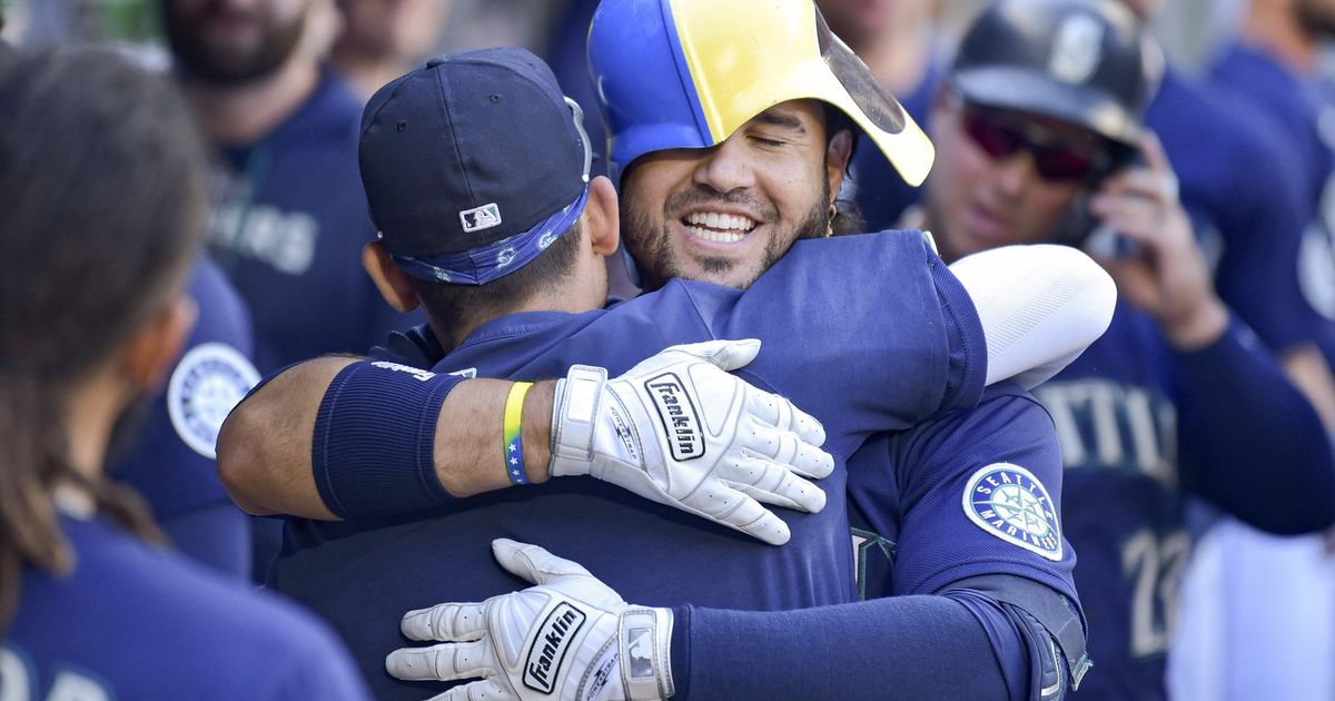 Mariners' Eugenio Suarez hits milestone with style, homering for 1,000th  hit