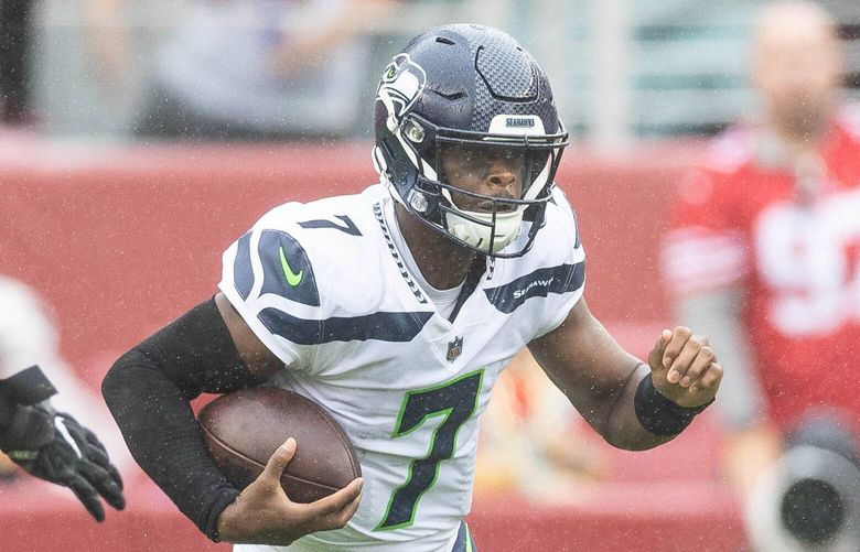 On 3rd and 4 from his own 19, Geno Smith opts to run the ball – coming up a yard short of the first down, and forcing a Seattle punt. 221601