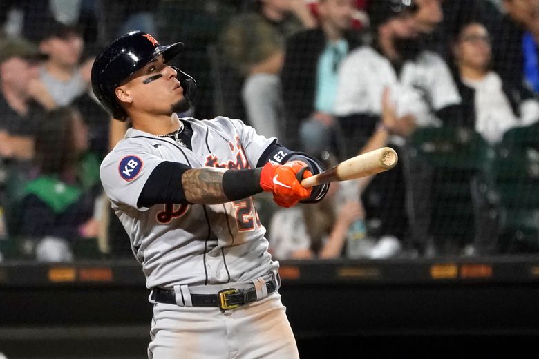 Javier Baez benched in middle of Detroit Tigers game after base