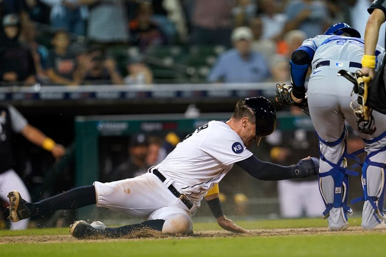 KC Royals' Salvador Perez injured in 5-4 loss to the Tigers