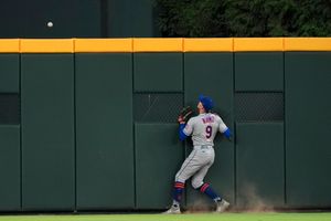 Braves hit 3 HRs off deGrom and tie Mets of NL East lead