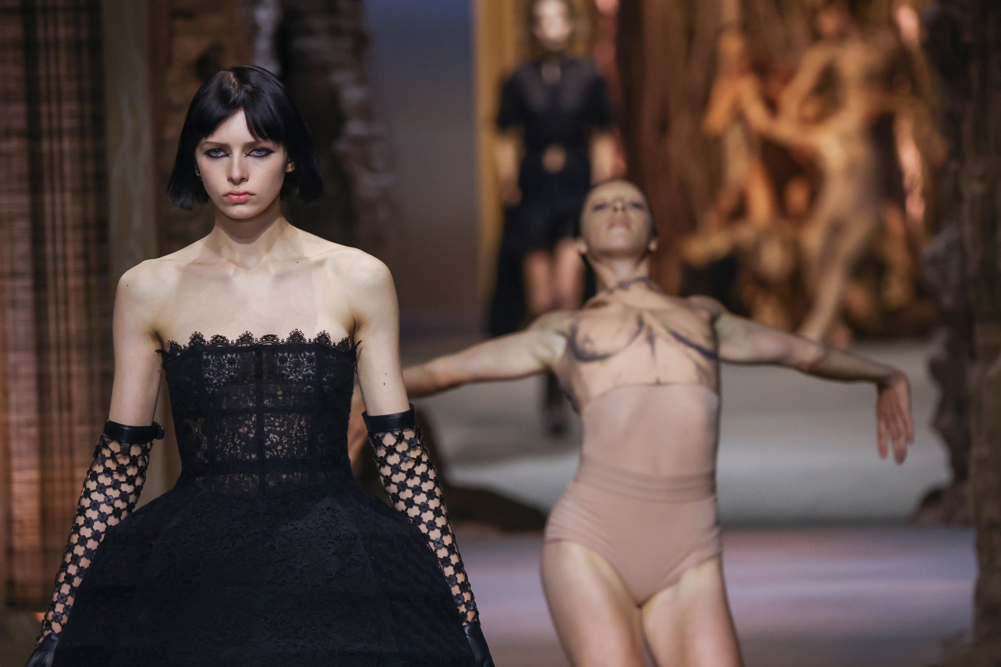 Paris Fashion Week: 16th century inspires Dior's new collection