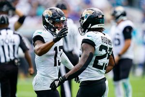 Jaguars LB Devin Lloyd Picks Off Chargers QB Justin Herbert