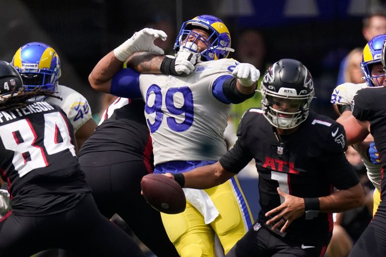 Los Angeles Rams defensive tackle Aaron Donald (99) defends