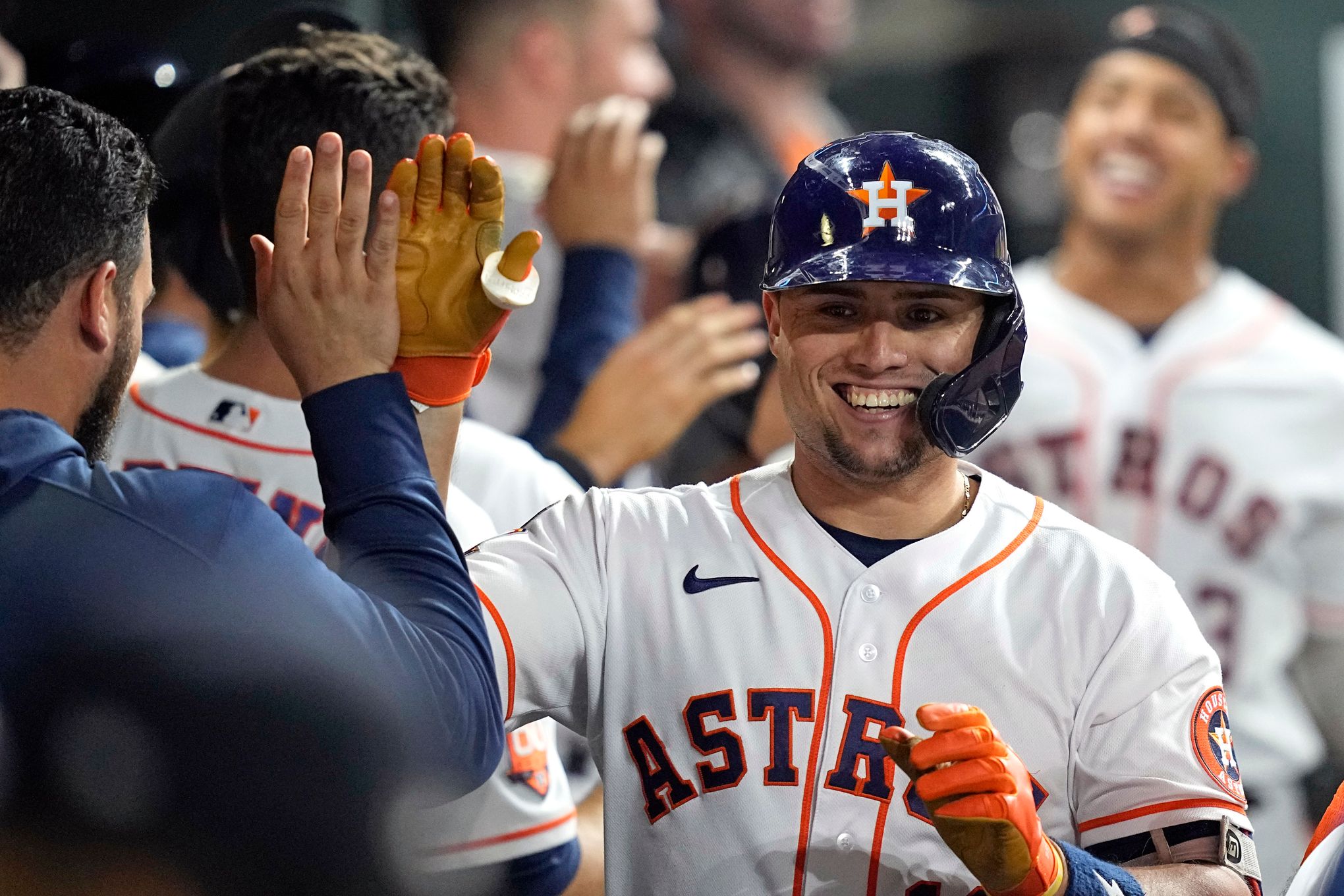 Yainer Diaz's homer helps Astros move into tie for first