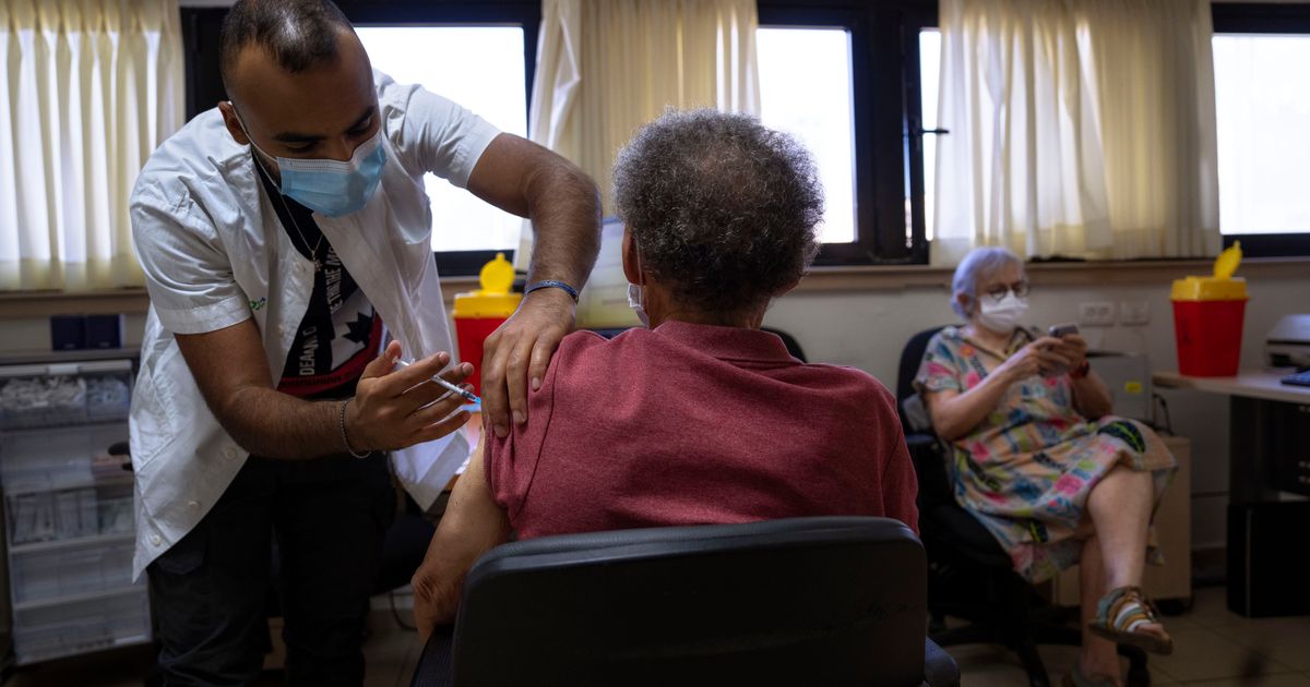 Israel rolls out new omicron-tailored COVID-19 vaccines