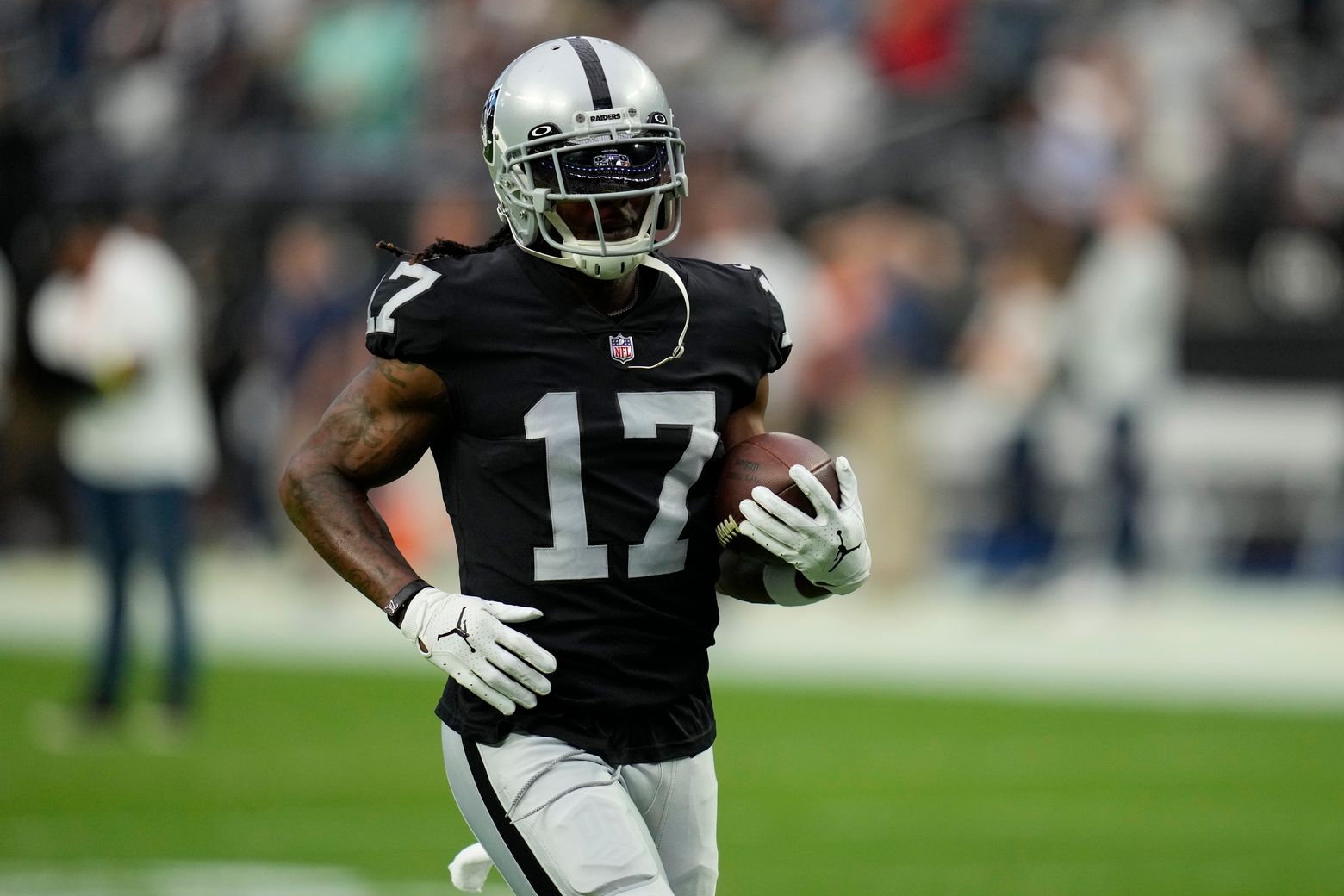 Derek Carr sees Davante Adams in Raiders uniform for 1st time