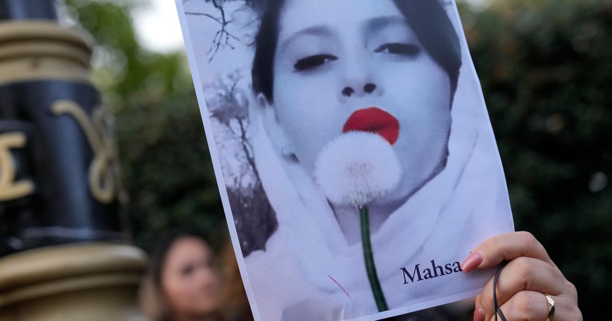 Unrest erupts near Iranian embassy in London over death Unrest erupts near Iranian embassy in London over death