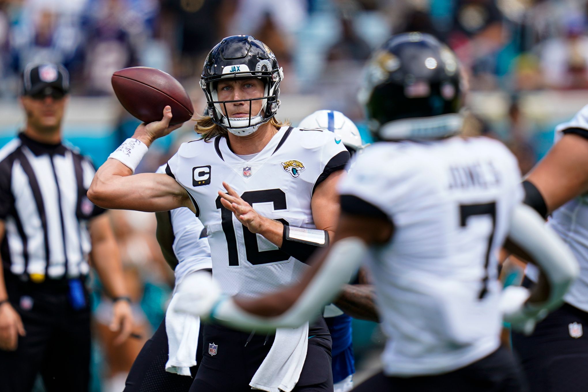 Jaguars LB Devin Lloyd Picks Off Chargers QB Justin Herbert