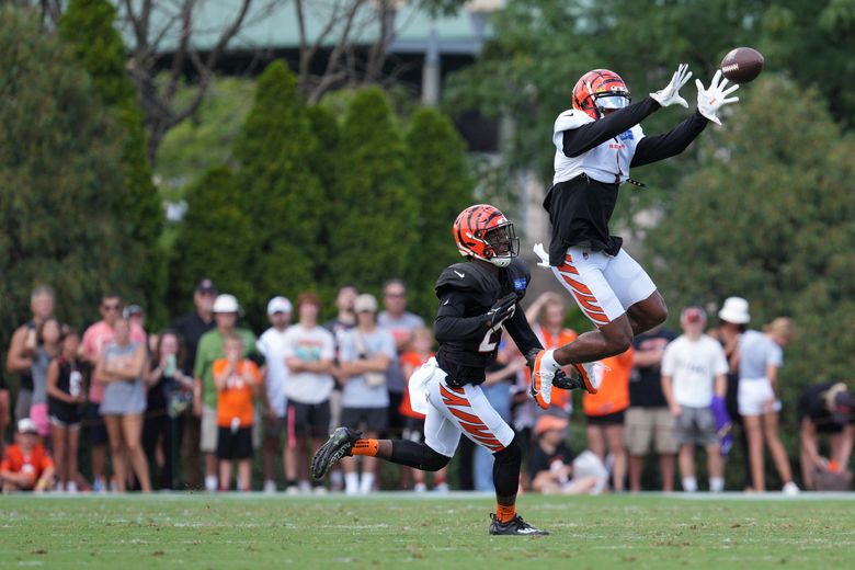 Cincinnati Bengals offensive tackle Cordell Volson (67) looks to