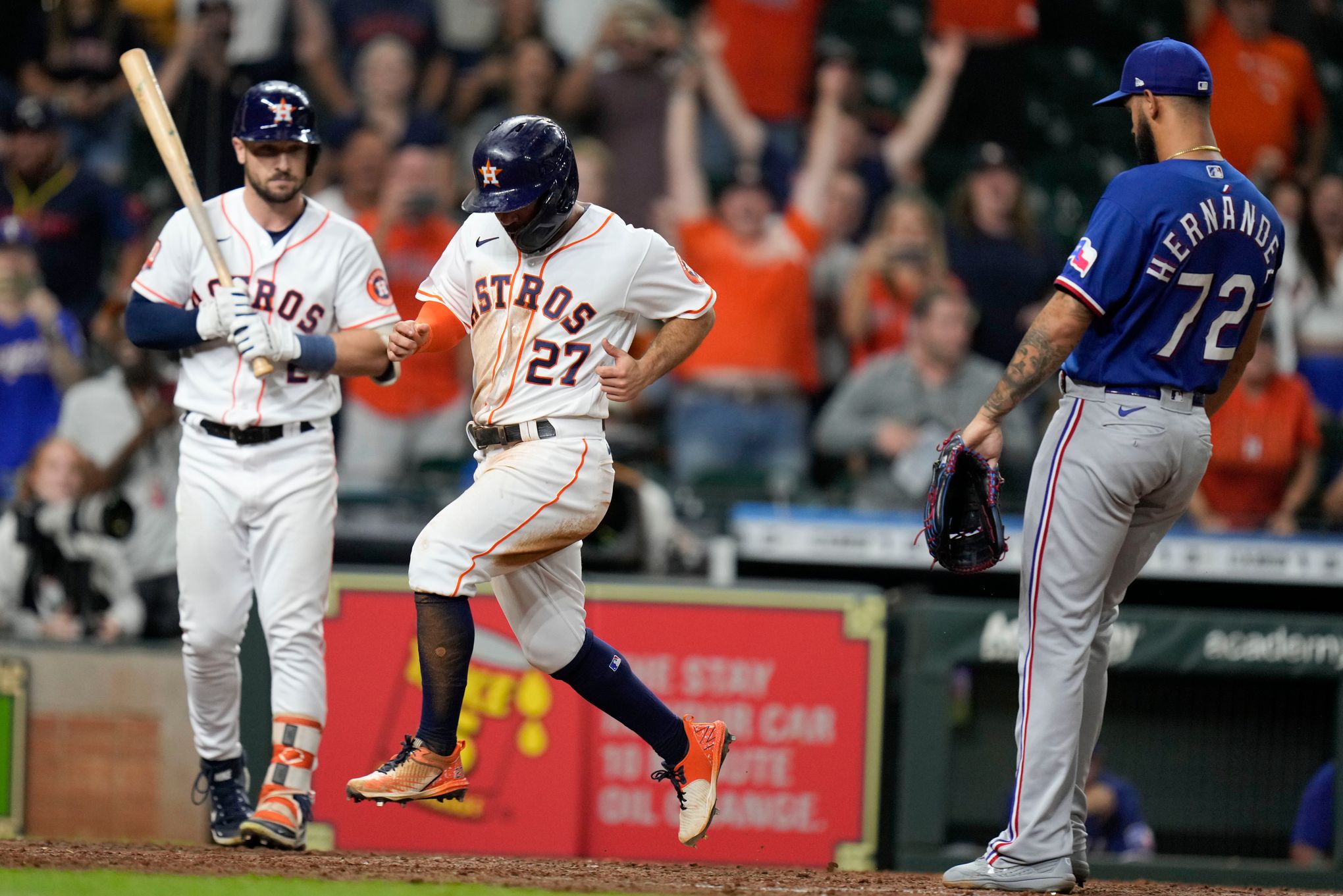 Texas Rangers left fielder Kole Calhoun makes a diving catch on a