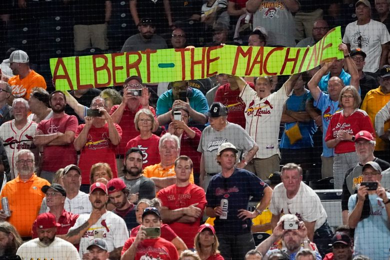 Albert Pujols hits 696th career home run