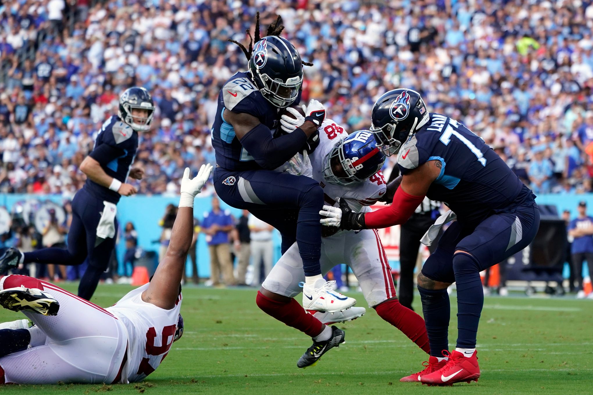 Titans Stop Allen On 4th Down, Hang On To Beat Bills 34-31