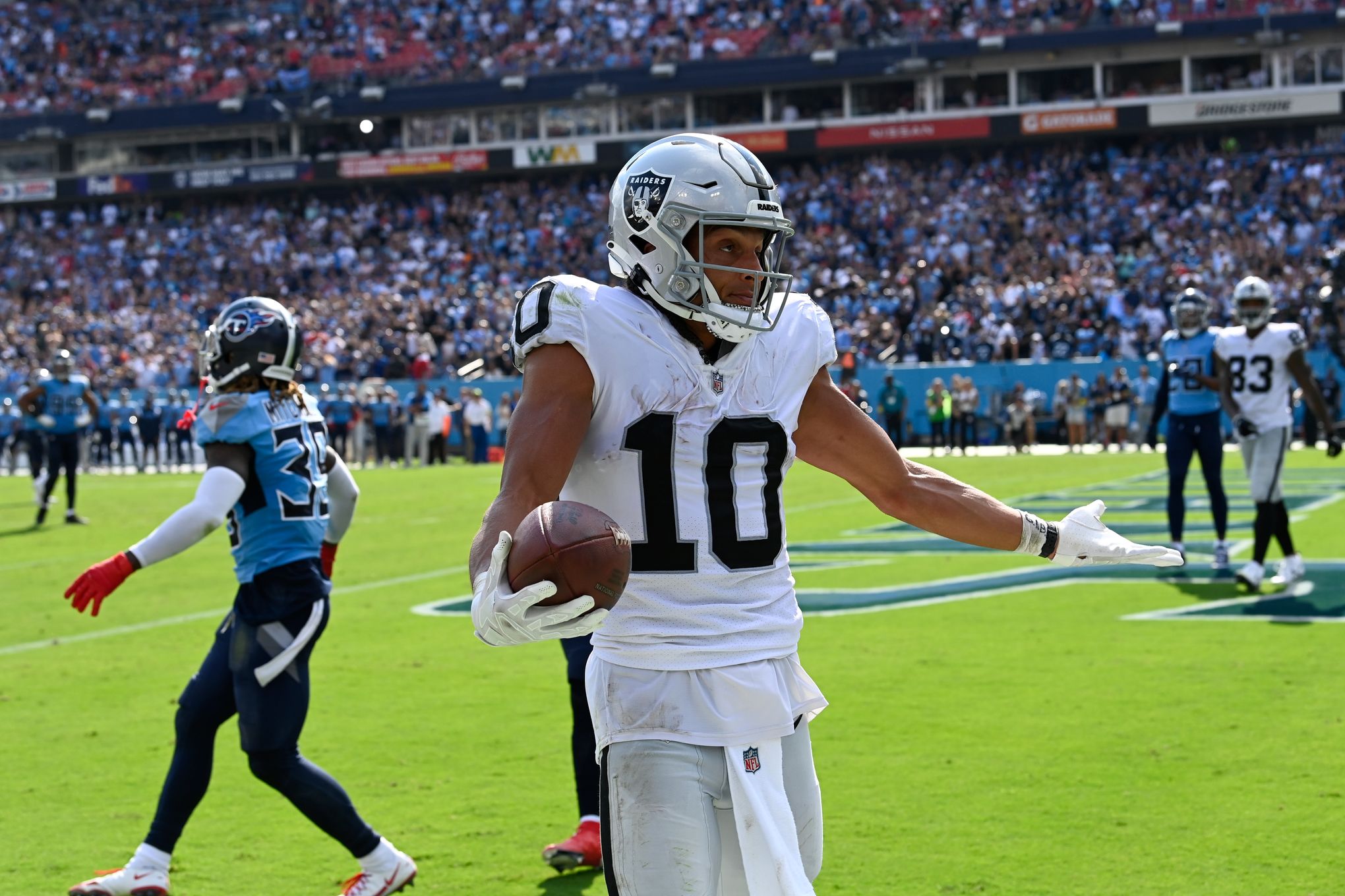 Mack Hollins making quite the impression on the Raiders' locker room