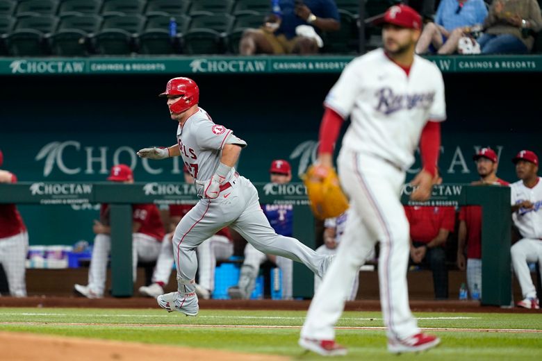 Seager homers twice and drives in 5 runs, AL West-leading Rangers