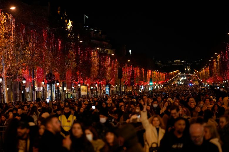 Avenue des Champs-Elysees Night Light