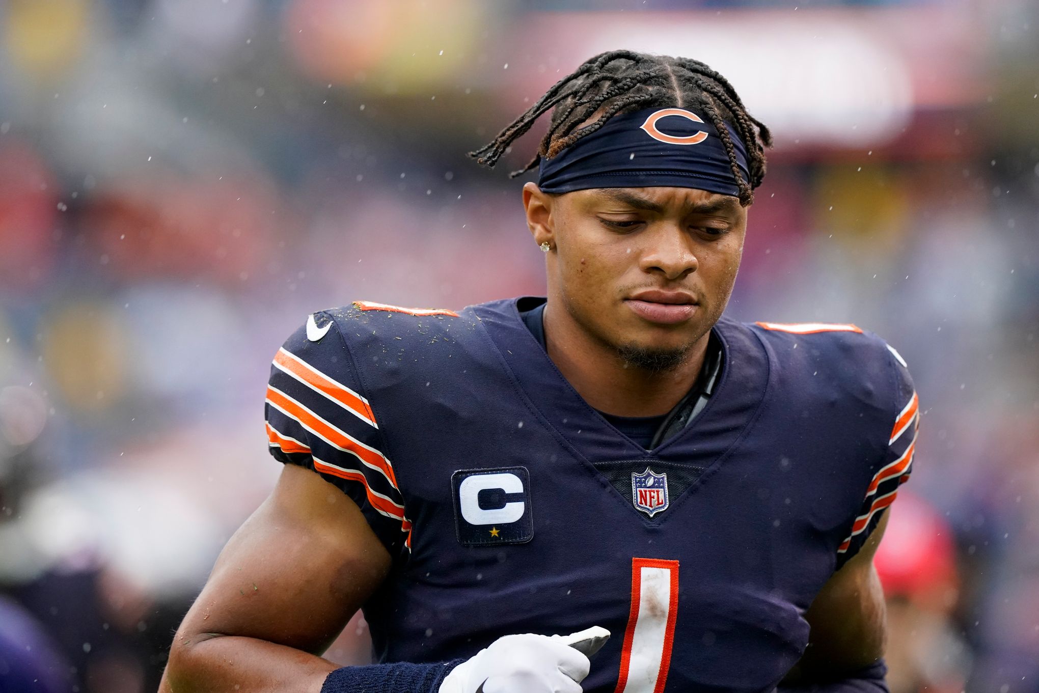 Heavy rain floods Soldier Field during Chicago Bears' season opener against  San Francisco 49ers