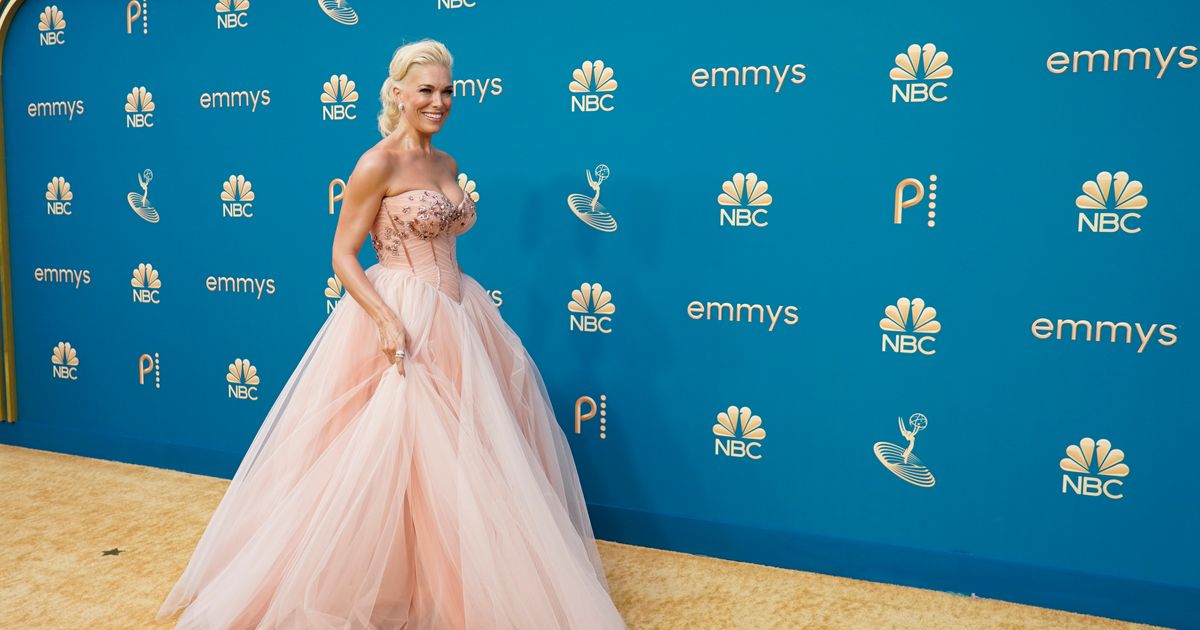 Emmys fashion: Enthusiasm for bright hues and a penchant for pants stand  out on the red carpet - Los Angeles Times