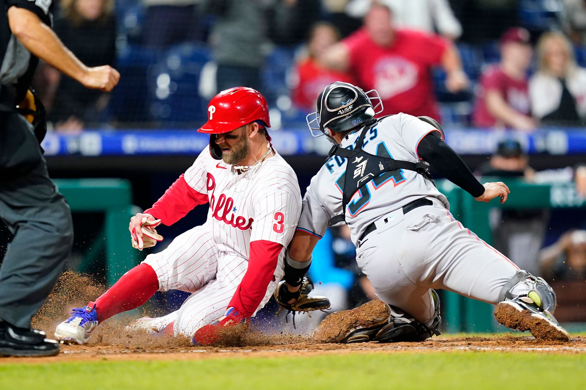 Phillies' JT Realmuto sends amusing MLB Playoffs warning ahead of