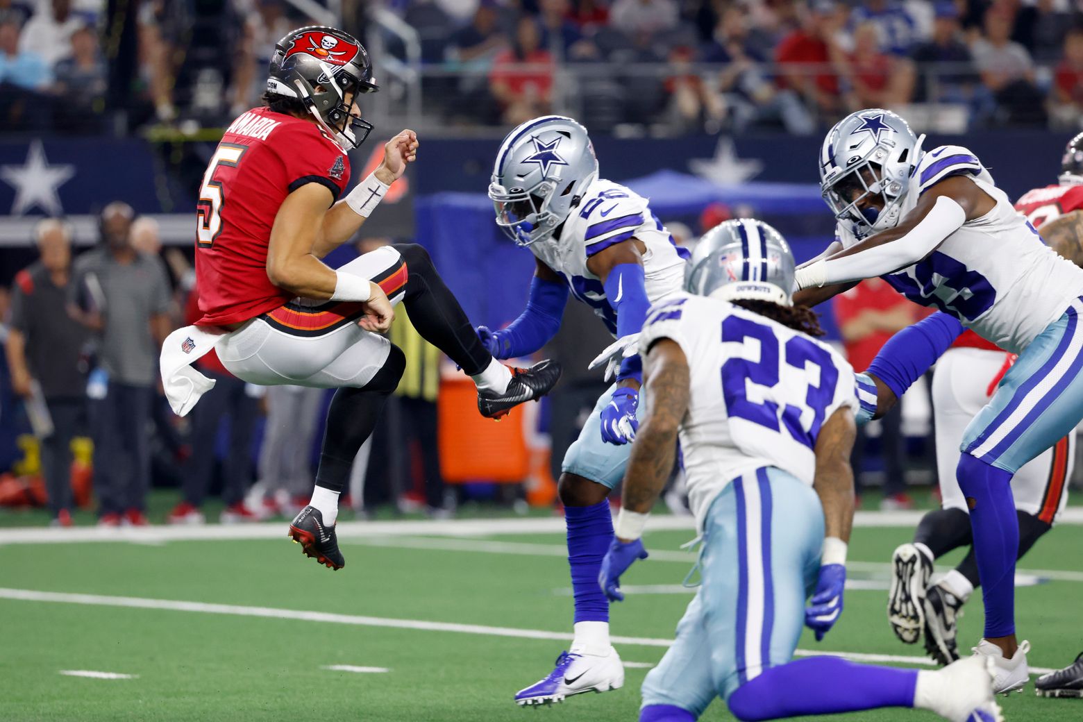 Bucs rookie Jake Camarda clangs punt off AT&T Stadium Jumbotron