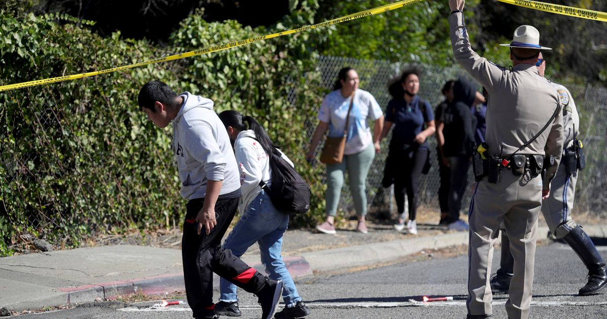 Police: Oakland high school shooting wounds 6 adults | The Seattle Times