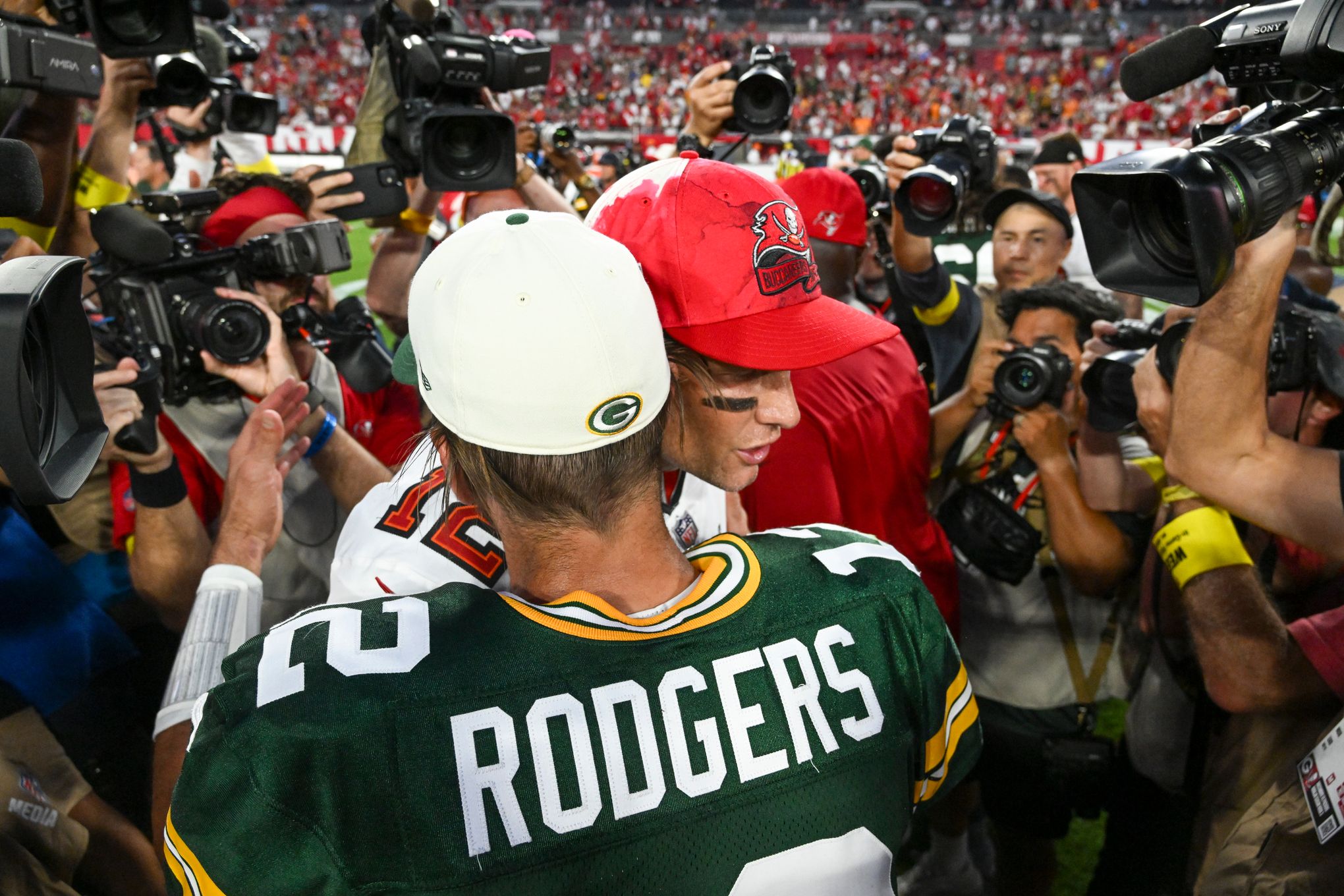 Rodgers says he talked officials up on Bucs' delay-of-game penalty