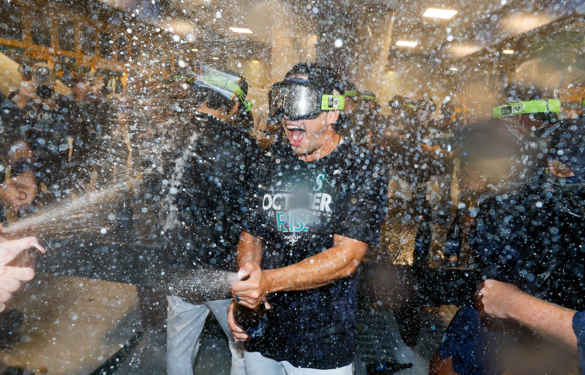 Mariners' clinch celebration a magical moment for Seattle players