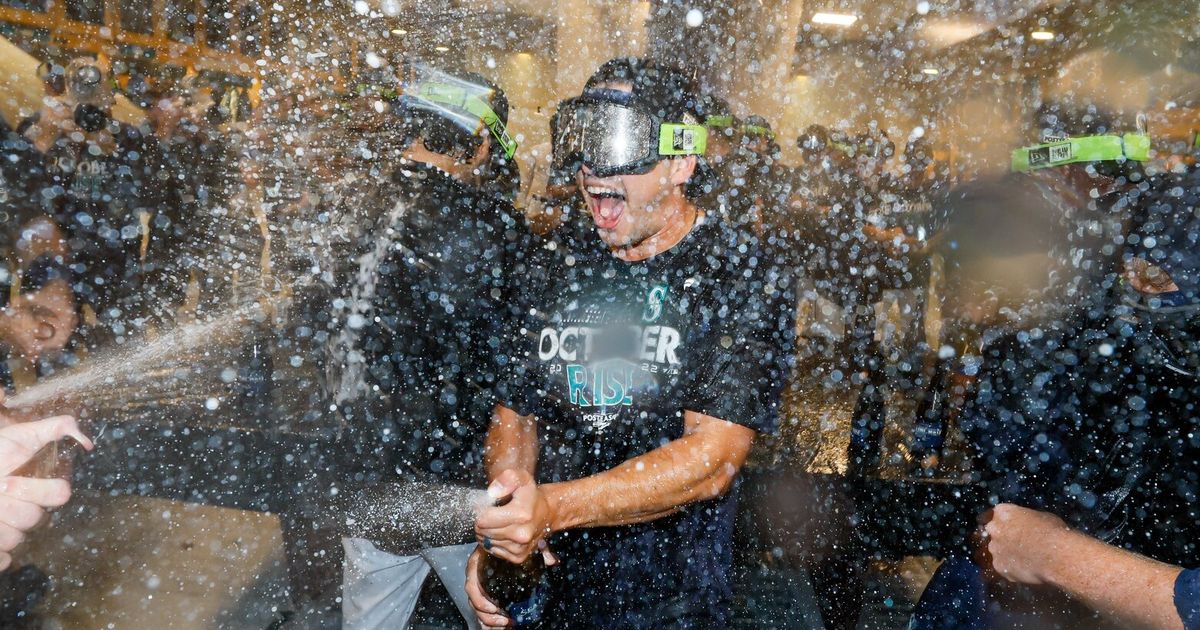 Mariners' clinch celebration a magical moment for Seattle players, fans  alike