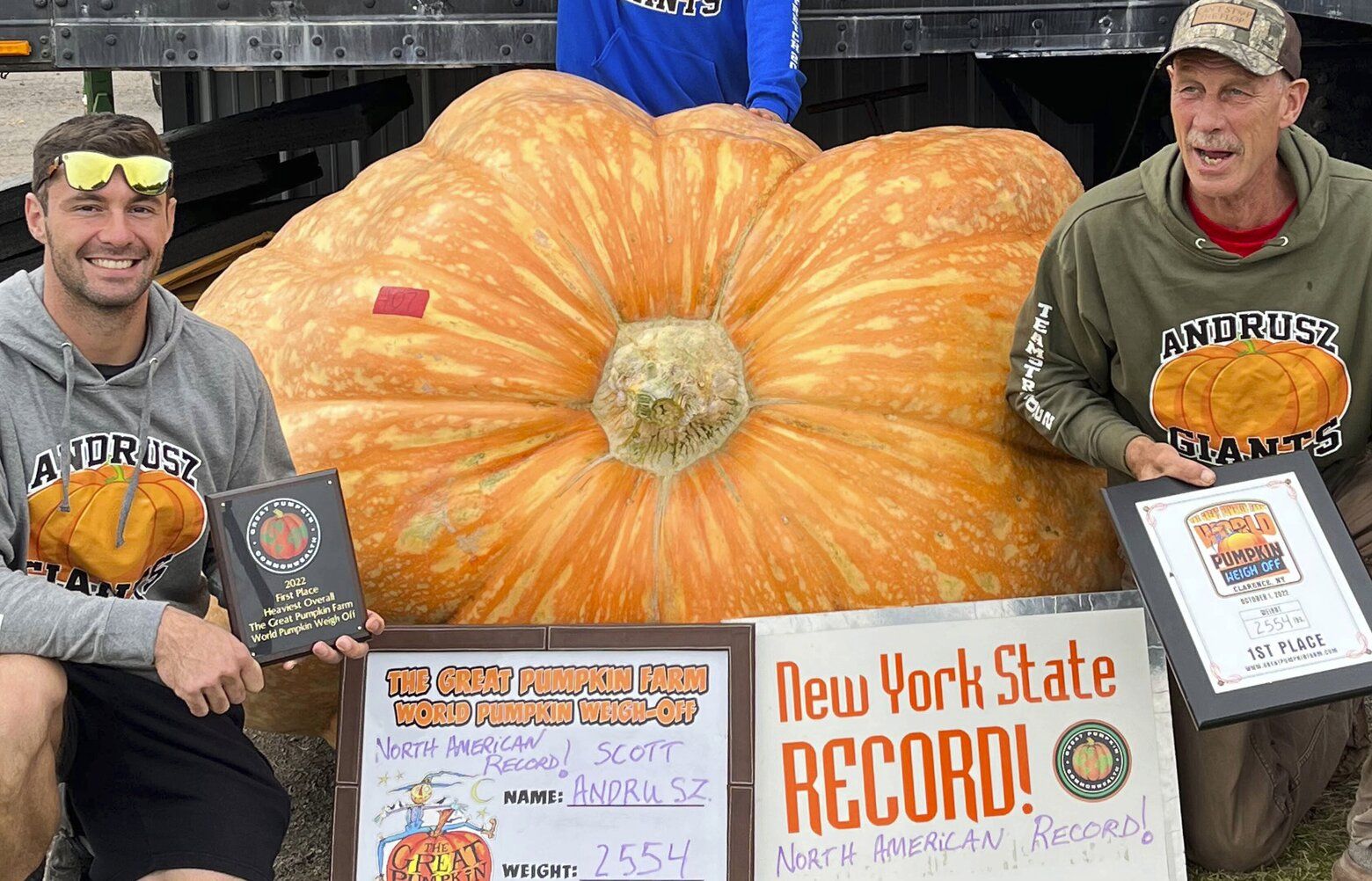 Super squash: 2,554-pound pumpkin carves out new US record | The