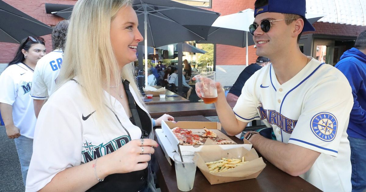 4 great Seattlearea bars to catch the MarinersAstros playoff games