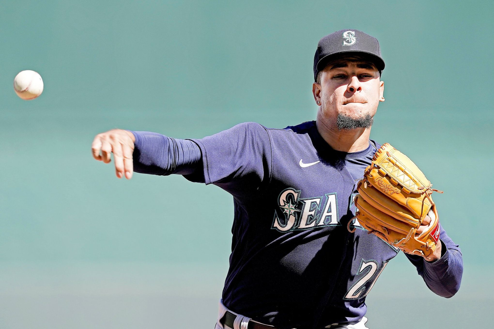 Luis Castillo to make Mariners debut against Yankees