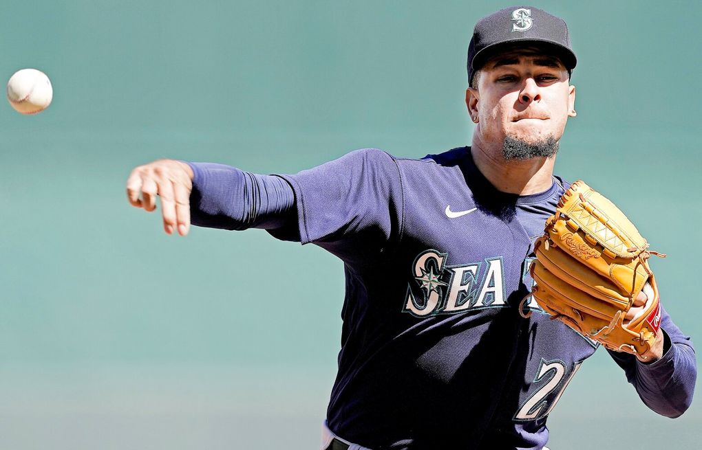 Mariners use early homers, strong start by Luis Castillo to top