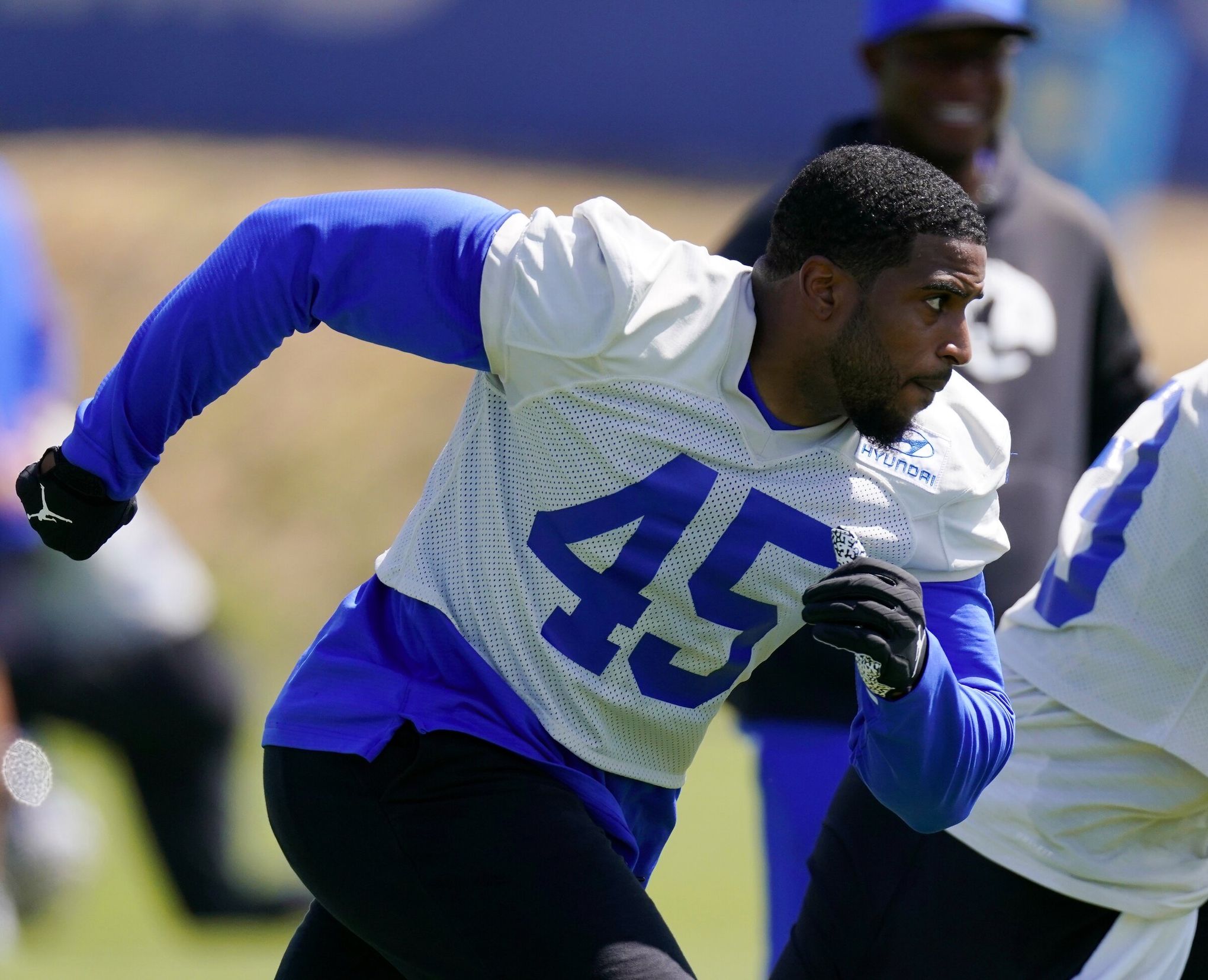 Rams' Wagner Tackles Fan That Ran Onto Field During Game