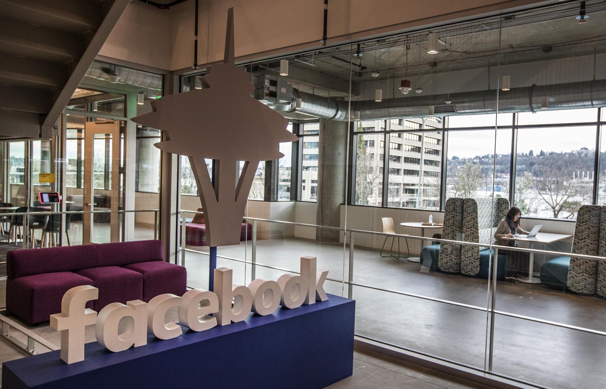 Alex-in-Metaverse office
