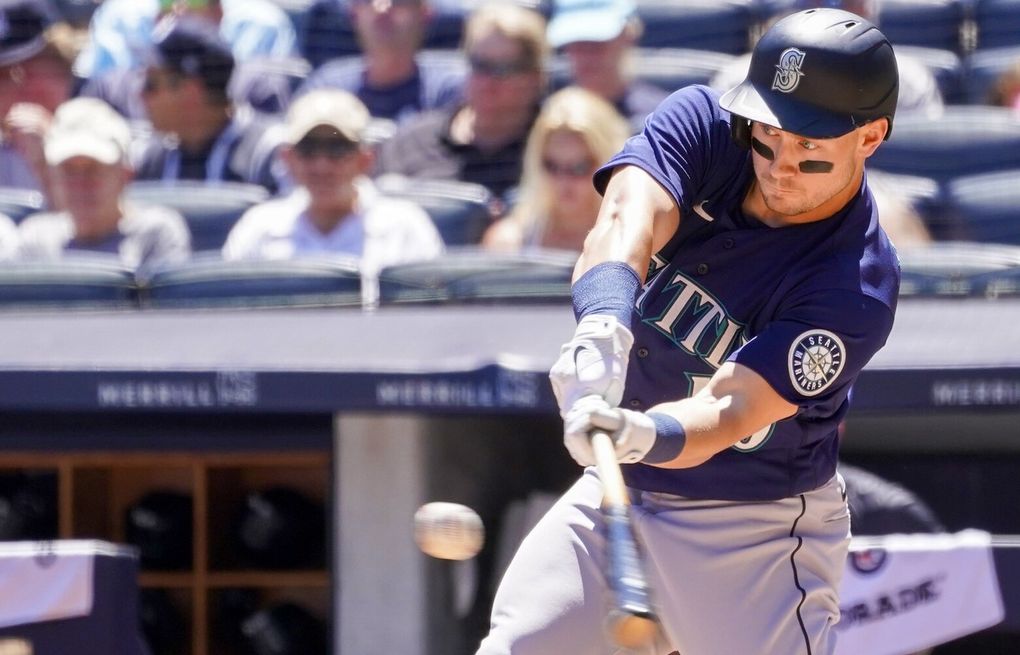 Mariners' Jarred Kelenic breaks his foot kicking a water cooler, makes  emotional apology to team - Newsday