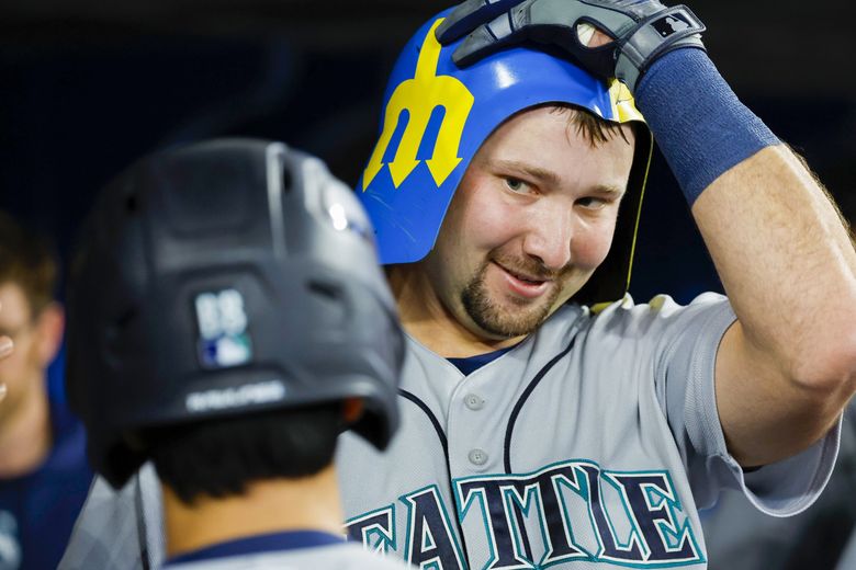 Mariners quiet down Blue Jays fans in a hurry with big first inning