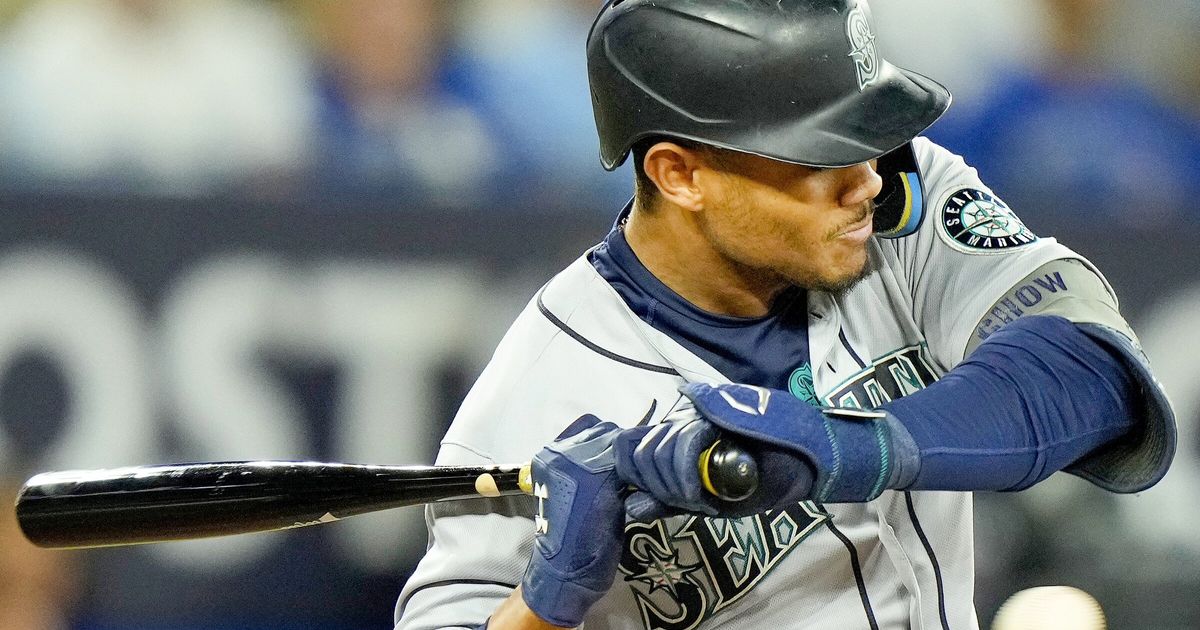 Mariners' Julio Rodriguez changed bat before HR due to funny reason