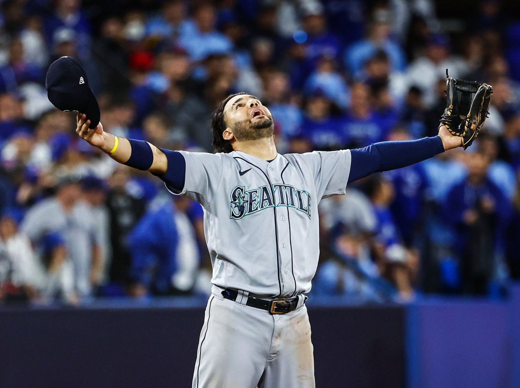 Blue Jays' George Springer carted off after scary collision