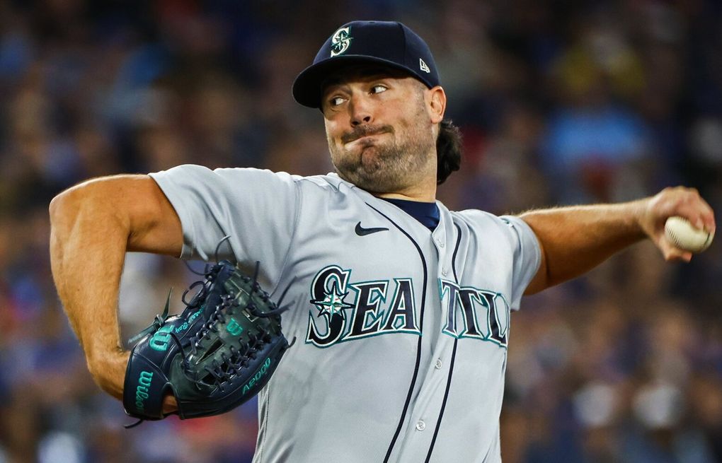 Mariners pitcher Paul Sewald reacts to Blue Jays merchandise being sold at team  store: What the hell