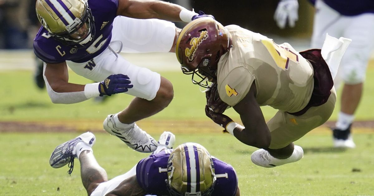 TEMPE, AZ - MARCH 25: Michael Snyder (6) Washington Huskies