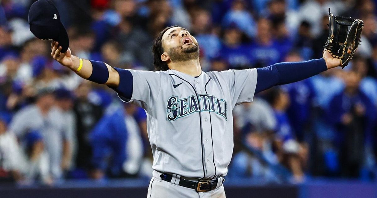 With a Wild Comeback, Mariners Sweep Blue Jays - The New York Times