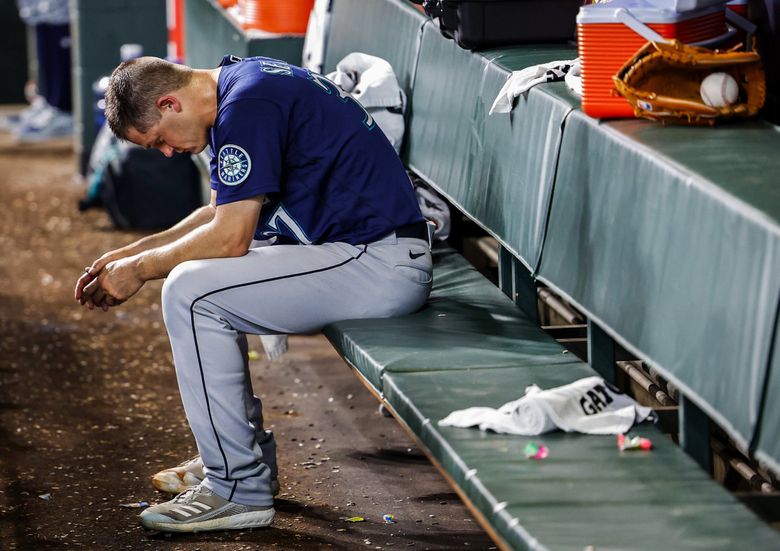 Mariners' Mitch Haniger left incredible flip over wall unscathed