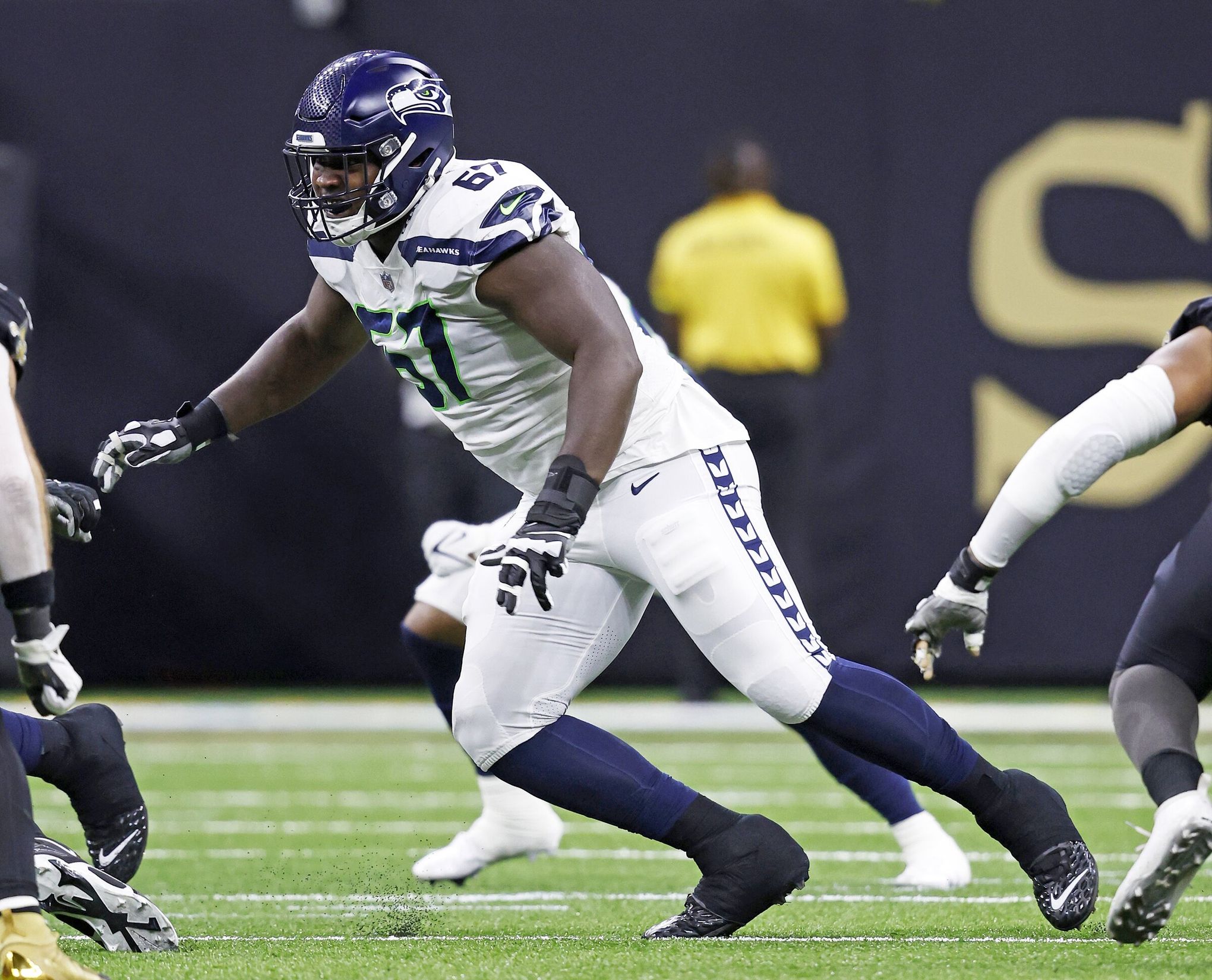 Charles Cross inks contract with Seahawks while serving as his own agent