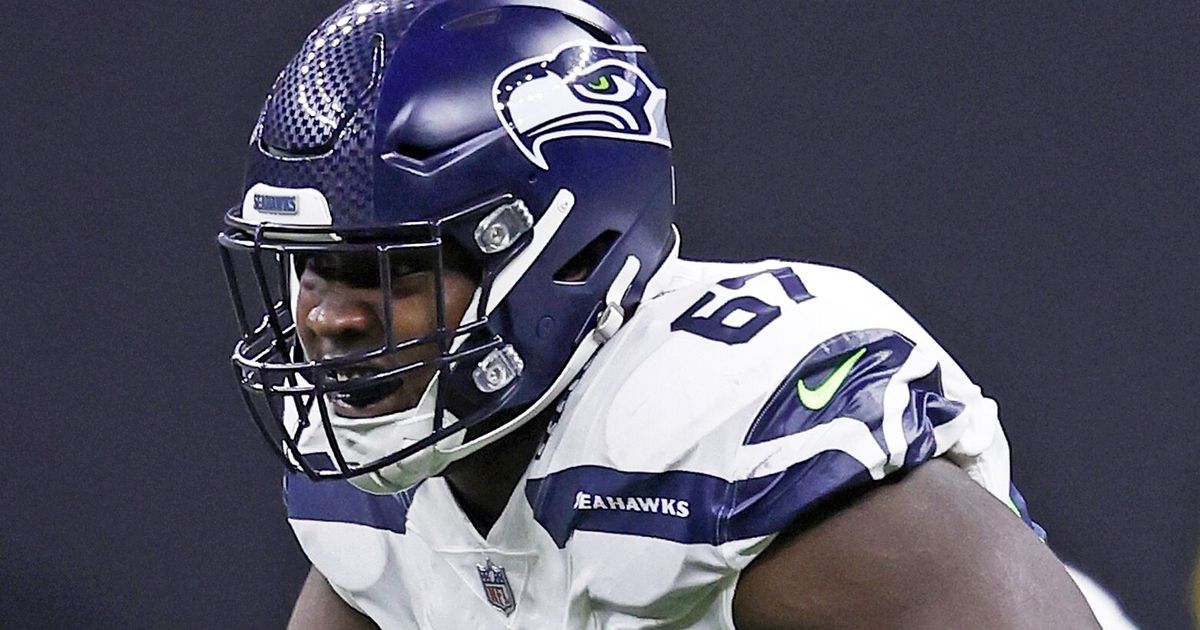 Seattle Seahawks offensive tackle Charles Cross (67) during an NFL football  game against the Arizona Cardinals, Sunday, Oct. 16, 2022, in Seattle, WA.  The Seahawks defeated the Cardinals 19-9. (AP Photo/Ben VanHouten