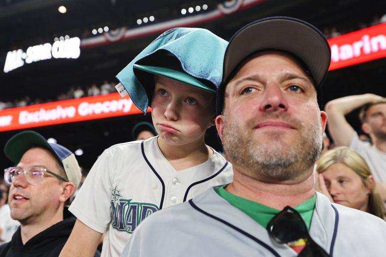 Lifelong Mariners fan honored after 20 years of service